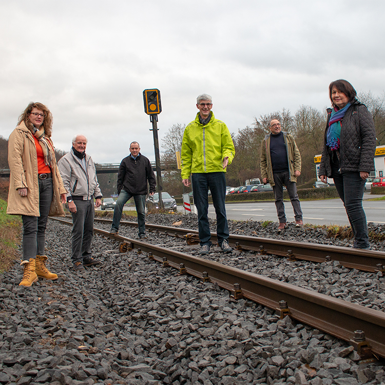 Landtagskandidat der Freien Wähler informierte sich gemeinsam mit der FWG Brohltal über dei Sanierung der Brohltalbahn