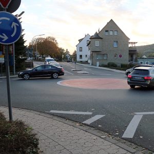 Ortsvorsteherkanddiat Reiner Friedsam für mehr Sicherheit im Straßenverkehr